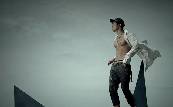 Fan "điên đảo" với cảnh nóng trong MV mới của Kim Hyun Joong 8
