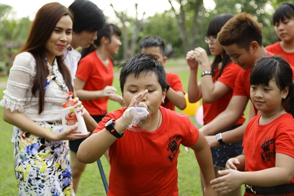 Hồ Hoài Anh - Lưu Hương Giang tung MV với học trò "The Voice Kids" 4