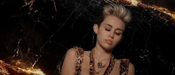 Miley Cyrus, Justin Timberlake, Nicki Minaj... bất ngờ khoe MV mới 6