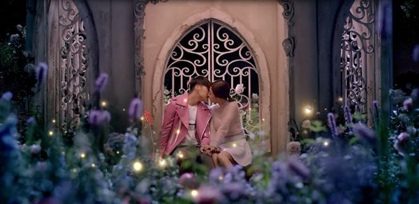 CL (2NE1) "lật tẩy" nụ hôn của Kang Seung Yoon trong MV 4