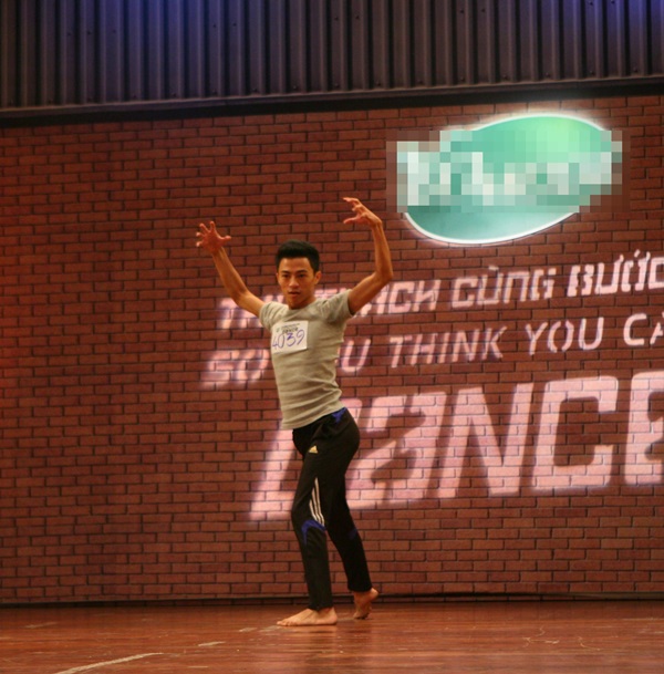 SYTYCD Tập 1: Giám khảo nam và thí sinh nam cùng nhau múa bụng 22