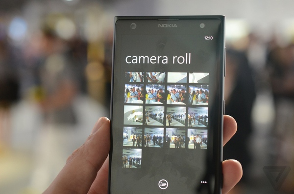 Cận cảnh Lumia 1020 - Smartphone chụp hình "khủng" nhất thế giới 2
