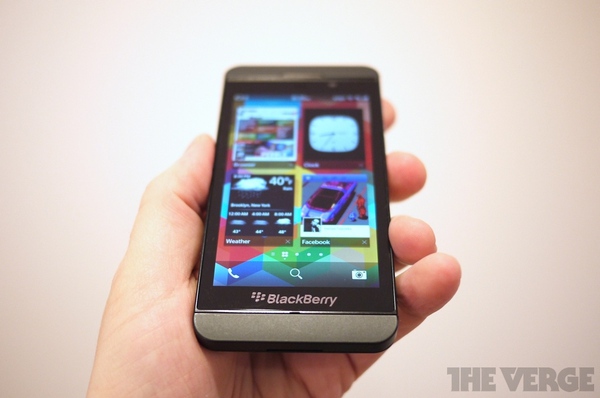 Google, Samsung, LG, Intel... tranh giành "thâu tóm" BlackBerry 3