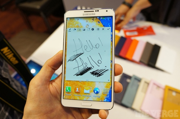 Galaxy Note 3, HTC One Max, Xperia Z Ultra: Phablet đại chiến 2