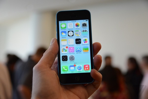 Apple tiếp tục cắt giảm sản lượng iPhone 5C 1