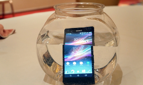 Điểm mặt 10 smartphone đột ph&aacute; nhất năm 2013 8