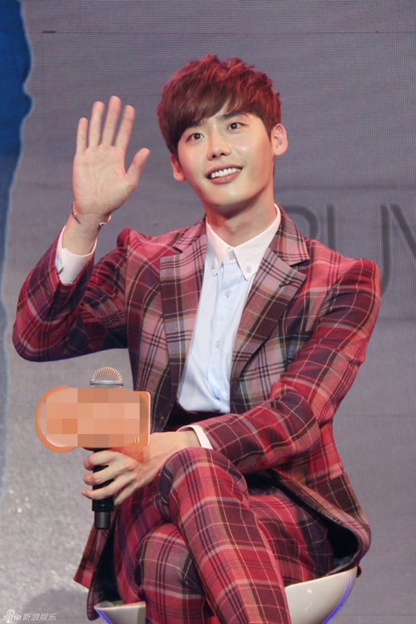 Lee Jong Suk bày tỏ tình cảm với Lưu Diệc Phi 3