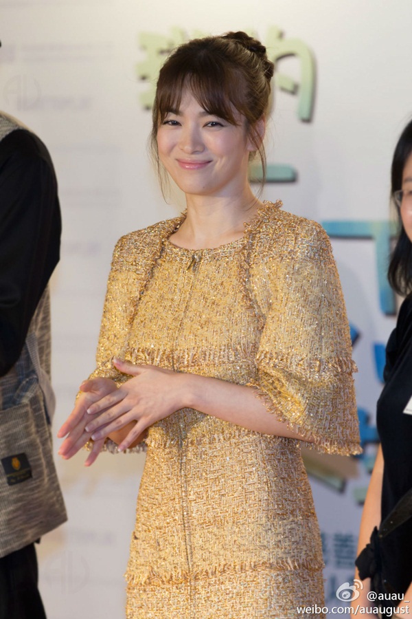 Song Hye Kyo "mất điểm" vì lạnh nhạt với fan 10