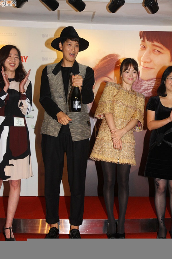 Song Hye Kyo "mất điểm" vì lạnh nhạt với fan 11