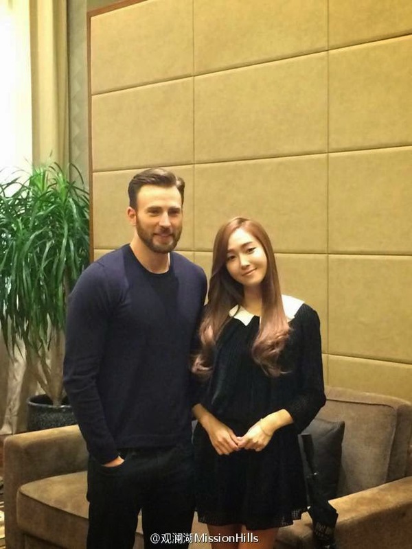 Jessica (SNSD) xinh đẹp như búp bê bên "Captain America" 12