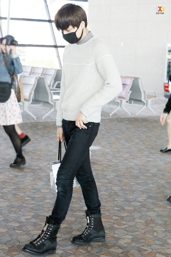 Baekhyun (EXO) lộ diện sau loạt ảnh th&acirc;n mật giữa Taeyeon v&agrave; Heechul 7