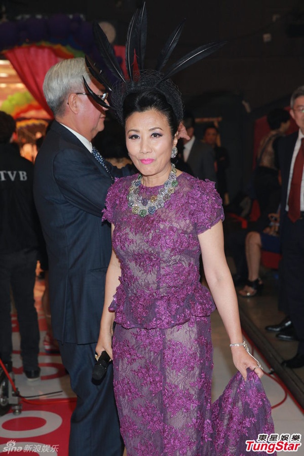 Dàn mỹ nhân TVB khoe sắc rực rỡ trên thảm đỏ 15