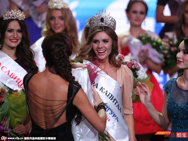 Hoa hậu Trái đất Nga 2014 bị chê mặt nhăn nhúm, cằm nhọn bất thường 4