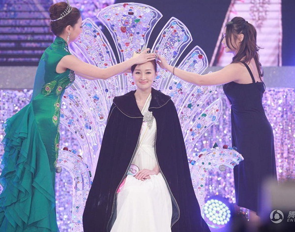 Hoa hậu Châu Á 2014 được khen đẹp, thí sinh khác khóc vì trắng tay 1