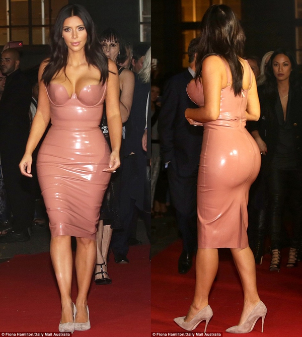 Kim Kardashian diện váy bó sát khoe thân hình gợi cảm 4