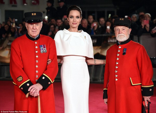 Nghi vấn Angelina Jolie lộ ảnh c&atilde;i nhau với Brad Pitt 8