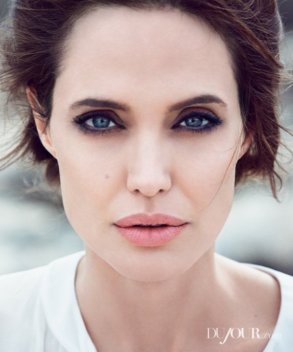Angelina Jolie đẹp mê hồn trên tạp chí, muốn ngừng đóng phim 1