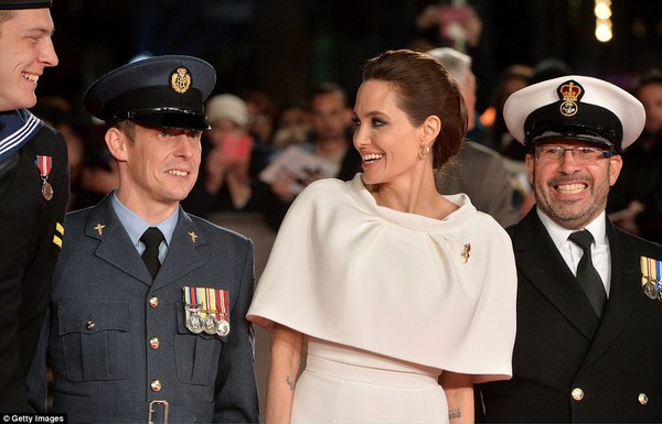Nghi vấn Angelina Jolie lộ ảnh c&atilde;i nhau với Brad Pitt 12