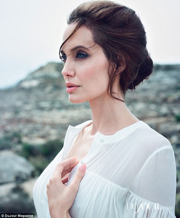 Angelina Jolie đẹp mê hồn trên tạp chí, muốn ngừng đóng phim 2