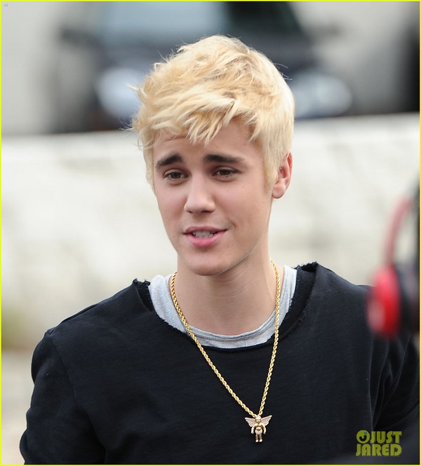 Justin Bieber bị chê bắt chước Eminem vì nhuộm tóc vàng bạch kim 9
