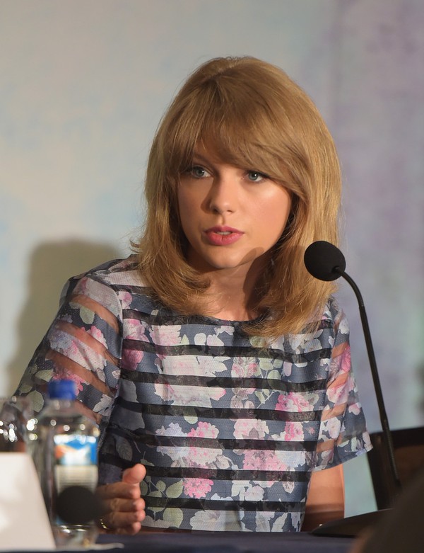 Những khoảnh khắc Taylor Swift "hút hồn" fan trong năm 2014 32