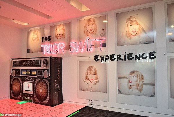 Cuộc đời và sự nghiệp Taylor Swift được trưng bày triển lãm 2