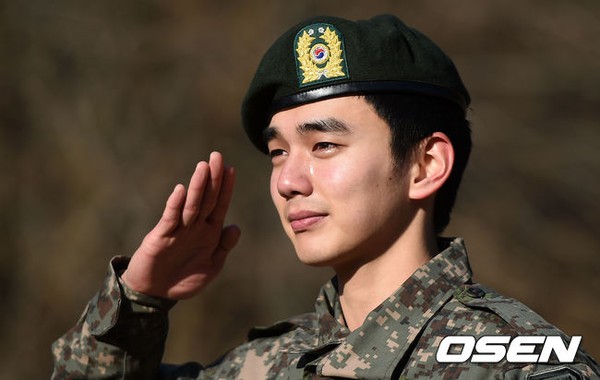 Yoo Seung Ho cực điển trai, khóc nức nở trong ngày xuất ngũ 2
