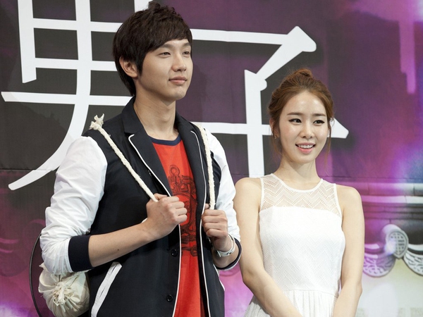 9 cặp đôi xứ Hàn chia tay trong năm 2014 khiến fan tiếc hùi hụi 5