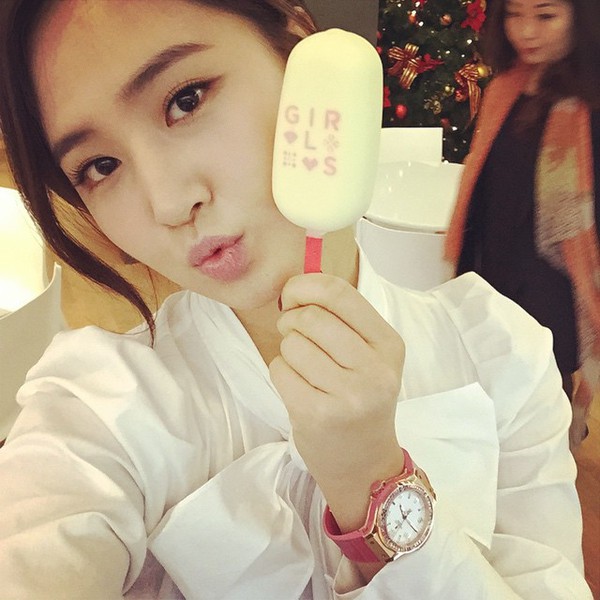 Taeyeon g&acirc;y x&ocirc;n xao v&igrave; khoe &aacute;o h&igrave;nh SNSD vắng mặt Jessica 5