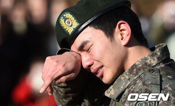 Yoo Seung Ho cực điển trai, khóc nức nở trong ngày xuất ngũ 7