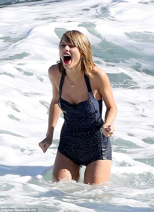 Taylor Swift is cute and playful, confidently showing off her figure with a 1-piece bikini