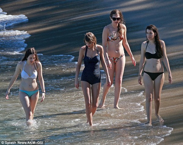 Taylor Swift is cute and playful, confidently showing off her figure with a one-piece bikini 11