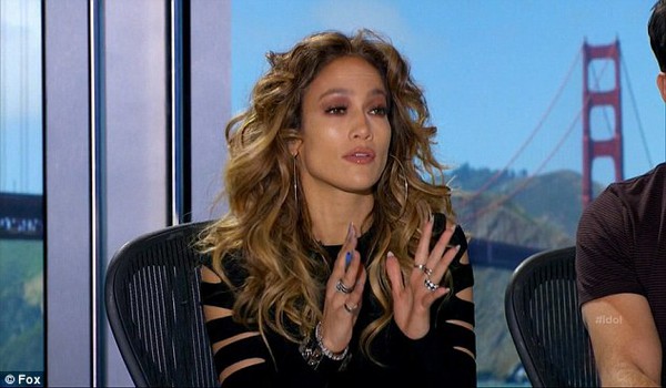 Fan trầm trồ vì Jennifer Lopez đẹp gợi cảm bất chấp tuổi 45 7