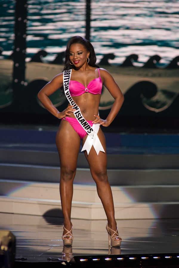 Hoa hậu Ho&agrave;n vũ 2015: D&agrave;n th&iacute; sinh khoe body gợi cảm với bikini 18