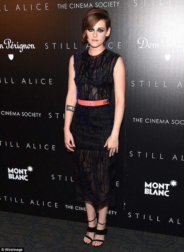 Kristen Stewart hút hồn fan với phong cách "ma cà rồng" cá tính 8