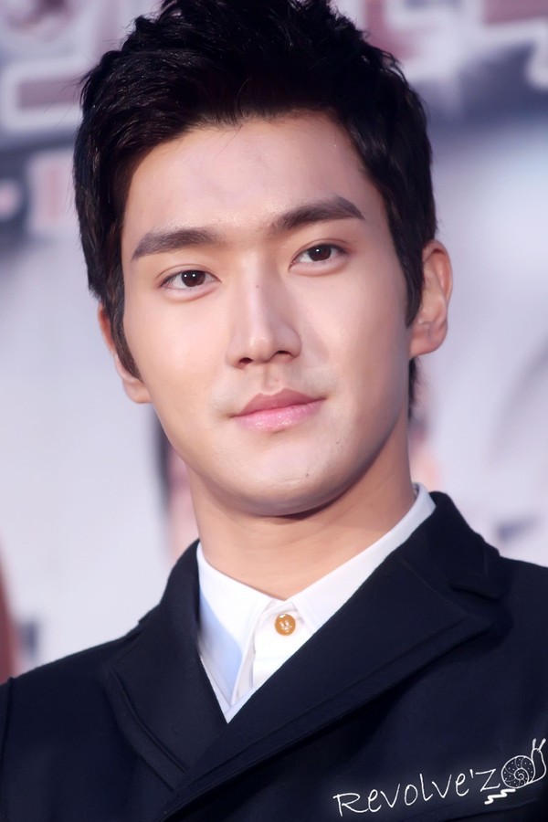 Em gái của Siwon (SuJu) bị chê già hơn cả anh trai 4