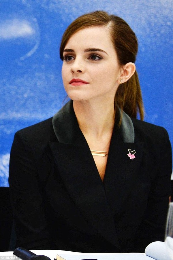 Emma Watson đẹp long lanh diễn thuyết trước c&aacute;c ch&iacute;nh kh&aacute;ch 2