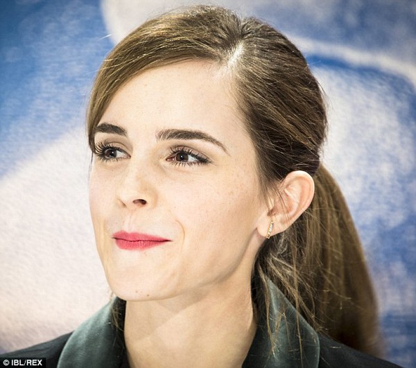 Emma Watson đẹp long lanh diễn thuyết trước các chính khách 9