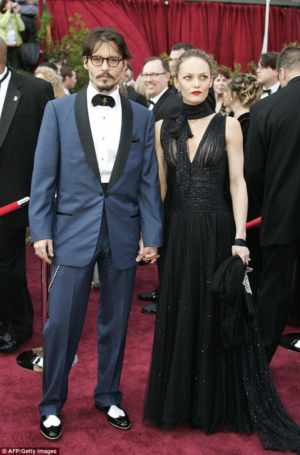 Johnny Depp làm đám cưới với hôn thê lưỡng giới xinh đẹp 2