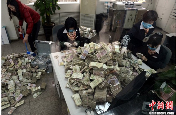 Ngân hàng phát hoảng với “đại gia tiền lẻ” ở Trung Quốc 1