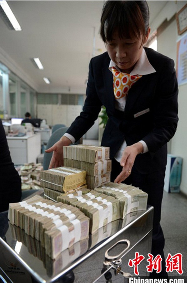 Ngân hàng phát hoảng với “đại gia tiền lẻ” ở Trung Quốc 4