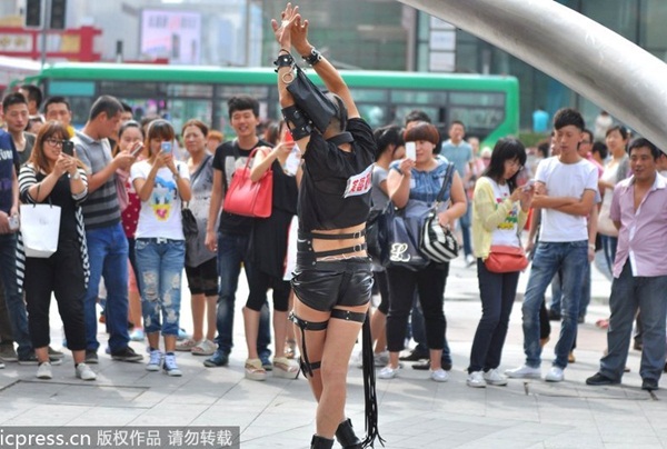  Trung Quốc: Những “dị nhân đường phố” gây sốt cư dân mạng 5