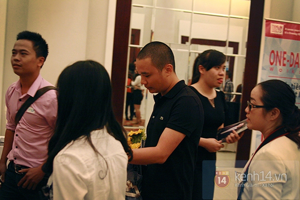 Nguyễn Hà Đông trở thành tâm điểm chú ý với phần trả lời "siêu ngắn - siêu cá tính" 8 Nguyễn Hà Đông trở thành tâm điểm chú ý với phần trả lời "siêu ngắn - siêu cá tính" 8
