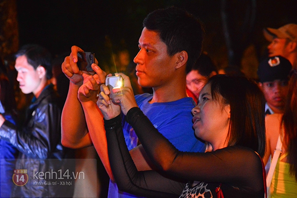 Hàng nghìn người dân Sài Gòn háo hức đi xem lễ hội ánh sáng 12
