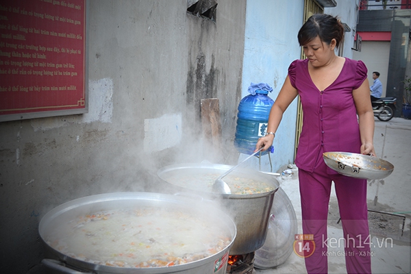 Con hẻm của hàng trăm suất cơm miễn phí cho người nghèo ở Sài Gòn 2