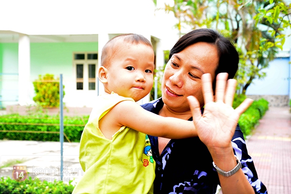 "Ở đây vui lắm, không ai đánh và bắt con đi ăn xin nữa" 8