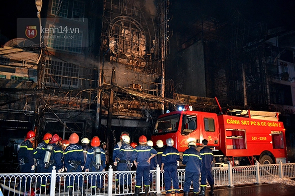 Toàn cảnh vụ cháy ở trung tâm Sài Gòn làm 1 người tử vong 19