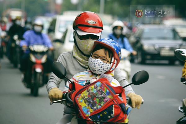 Chùm ảnh: Sài Gòn lạnh như mùa đông Hà Nội, người dân co ro xuống phố 4