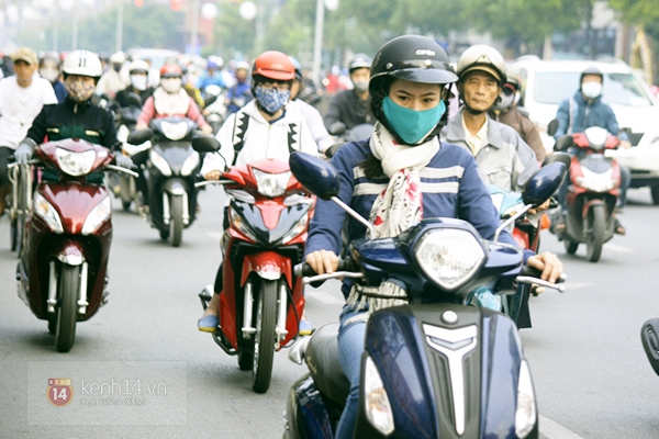 Chùm ảnh: Sài Gòn lạnh như mùa đông Hà Nội, người dân co ro xuống phố 2