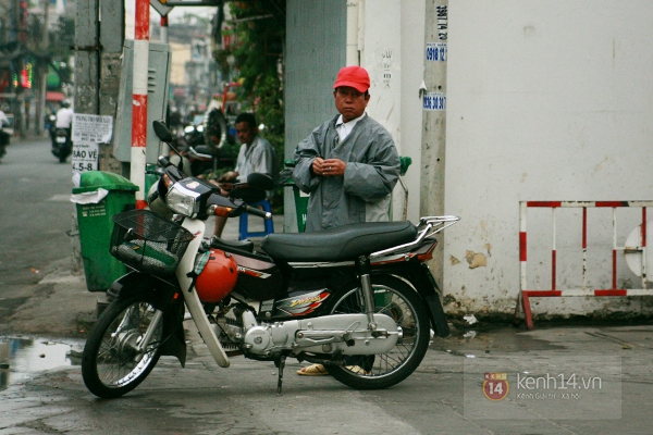 Chùm ảnh: Sài Gòn lạnh như mùa đông Hà Nội, người dân co ro xuống phố 6